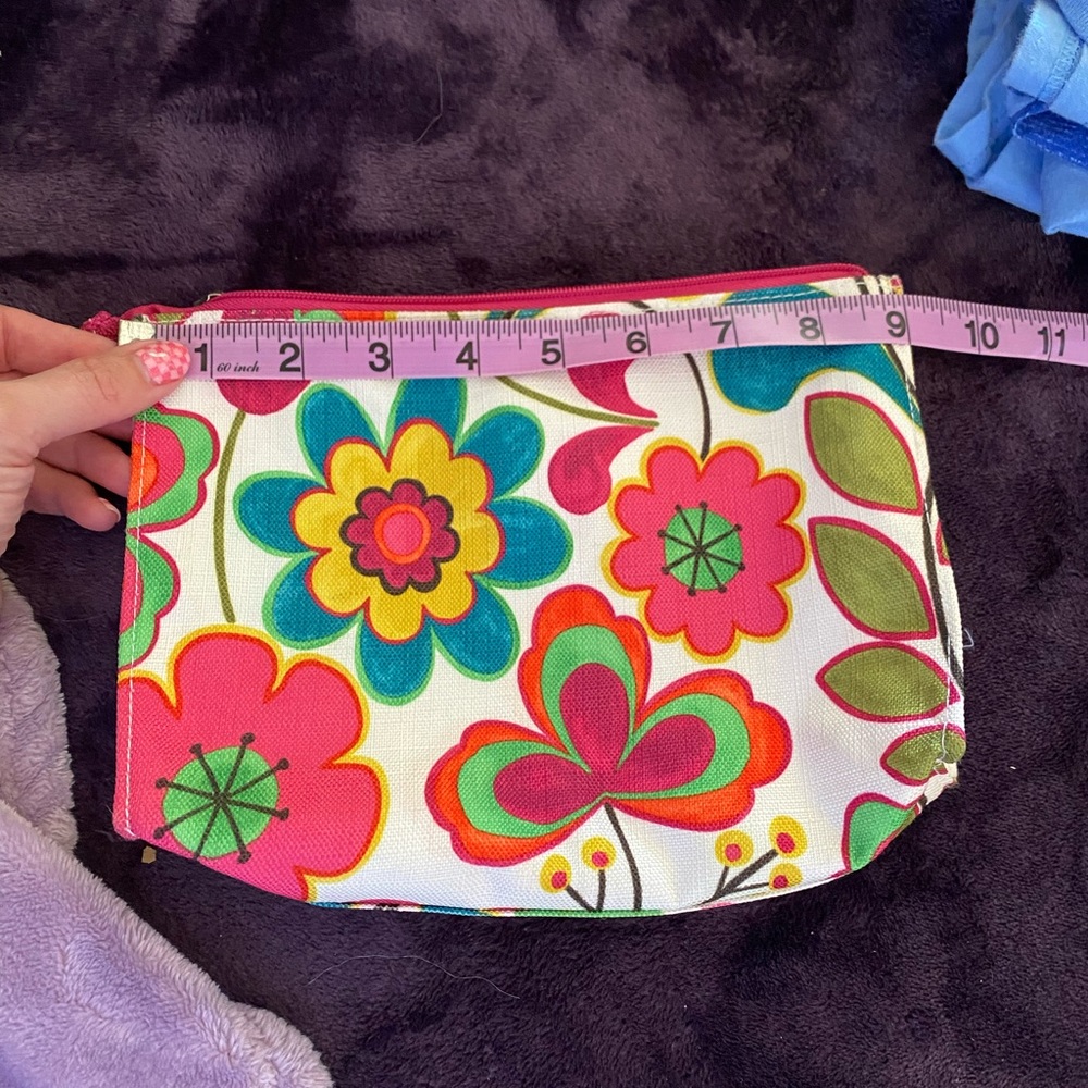 Clinique floral make up bag - Picture 12 of 12